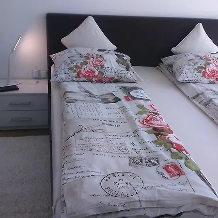 アパート Ema And