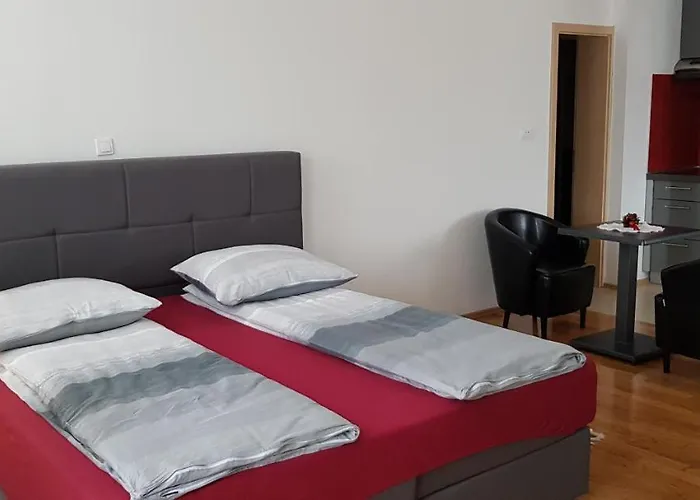 维拉艾玛客房公寓 *